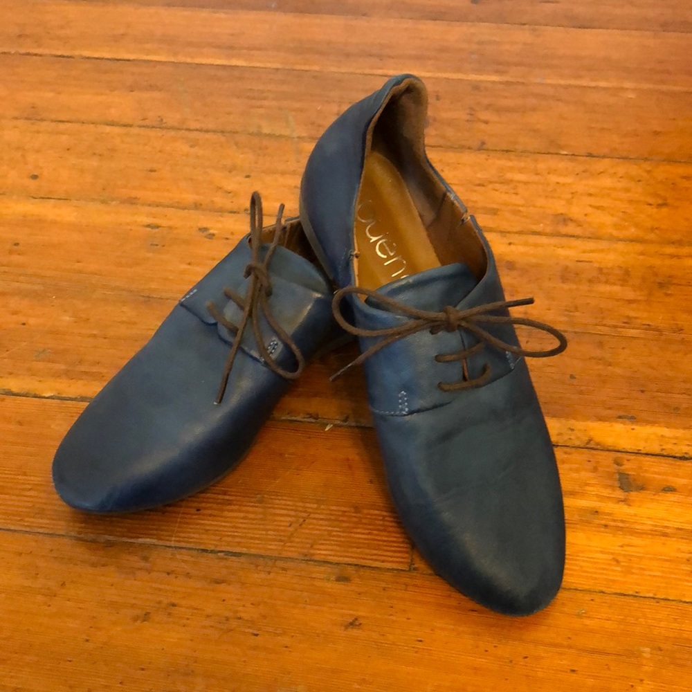 NWOT Bueno blue leather Oxford shoes